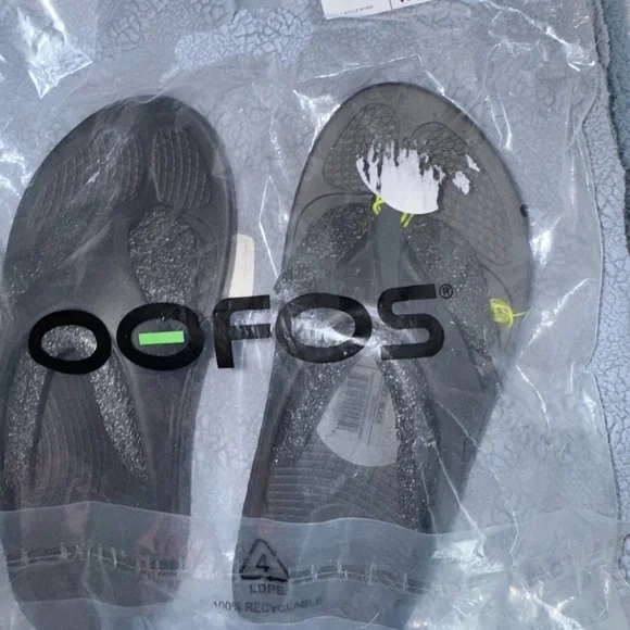 NEW OOFOS Women's Sandals - Black W7 M5 - Picture 2 of 5